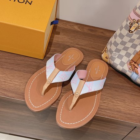 Louis Vuitton slippers