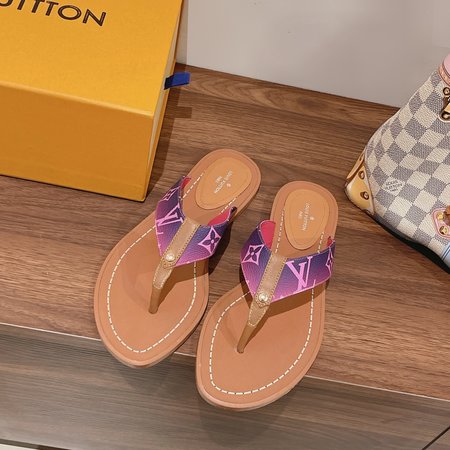 Louis Vuitton slippers