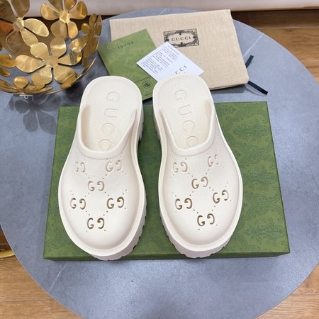 Gucci women s flat shoes