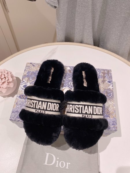 Dior letter embroidered fur slippers