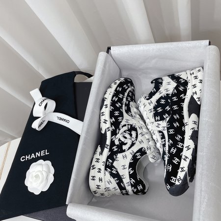 Chanel Dark pattern sneakers black and white panda