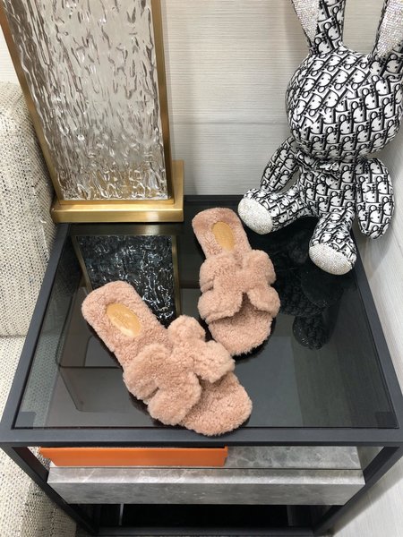 Hermes teddy fur slippers