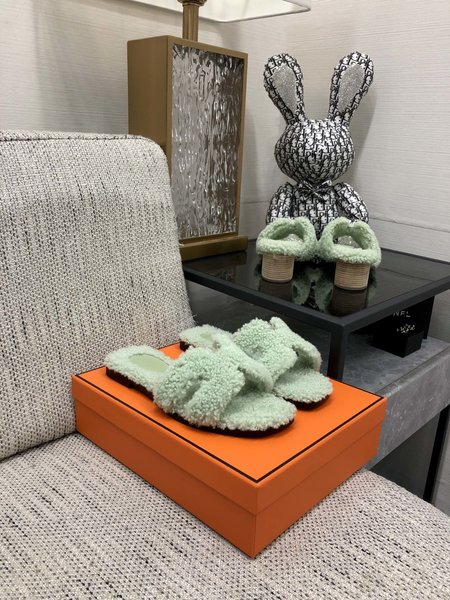 Hermes teddy fur slippers