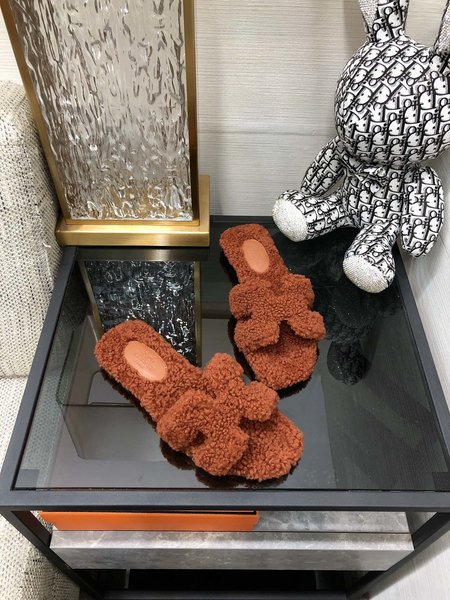 Hermes teddy fur slippers