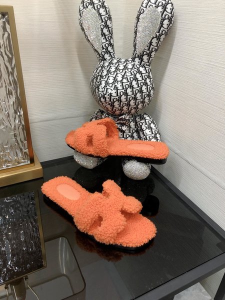 Hermes teddy fur slippers