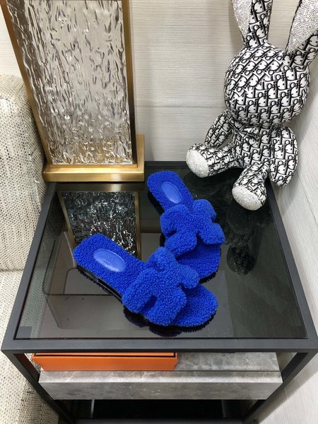 Hermes teddy fur slippers