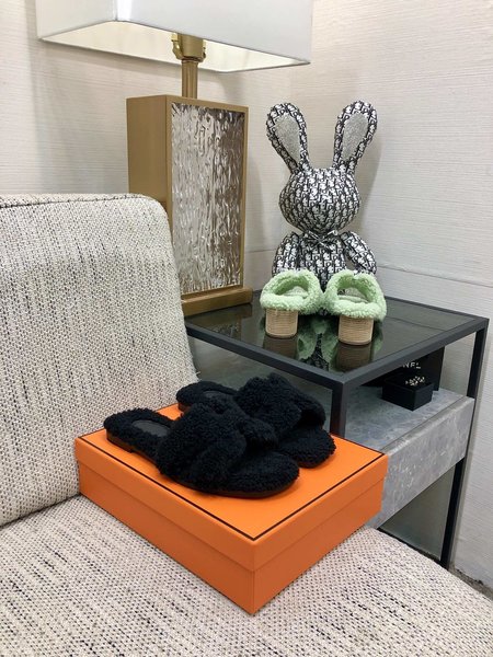 Hermes teddy fur slippers