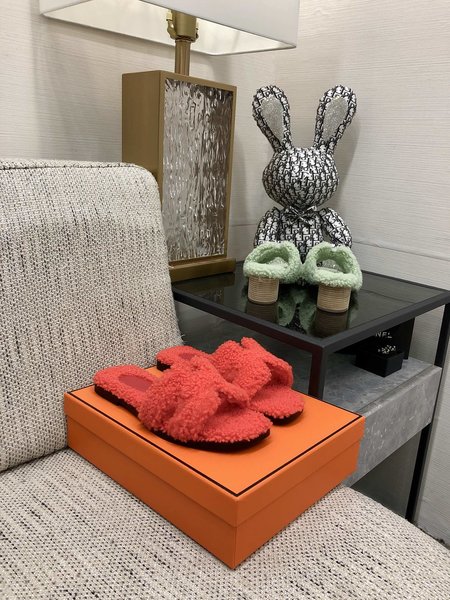 Hermes teddy fur slippers