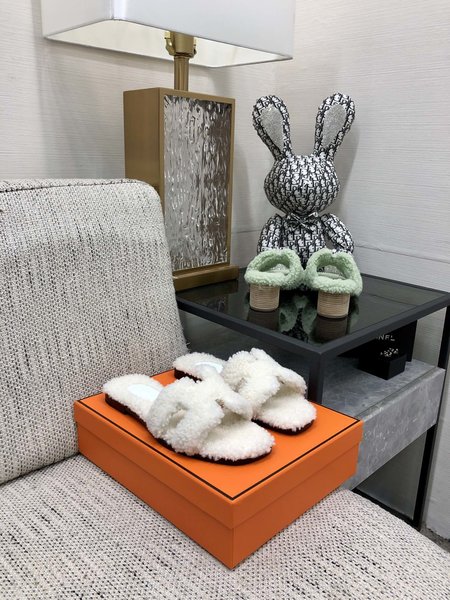 Hermes teddy fur slippers