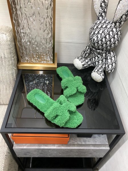 Hermes teddy fur slippers