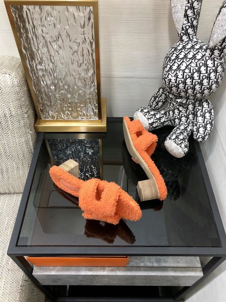 Hermes teddy fur slippers