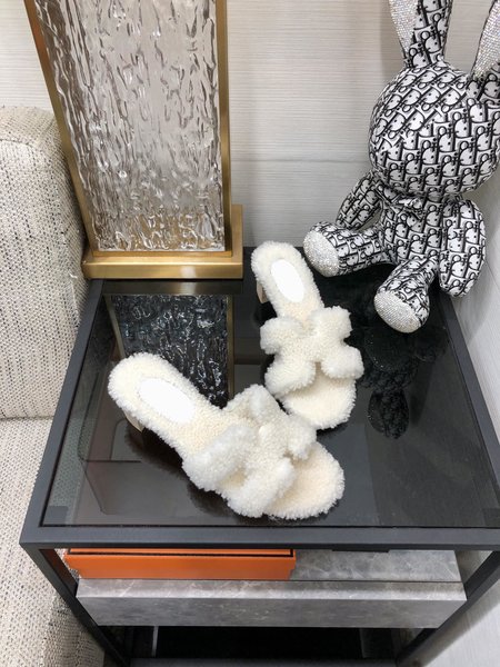 Hermes teddy fur slippers