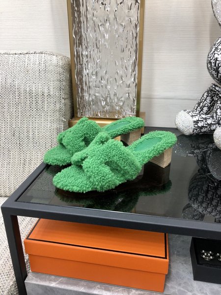 Hermes teddy fur slippers