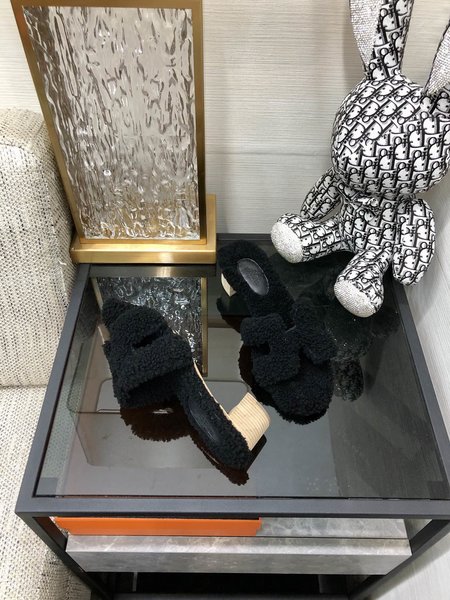 Hermes teddy fur slippers