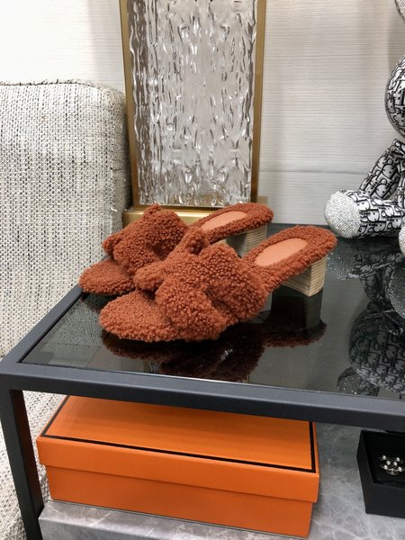 Hermes teddy fur slippers