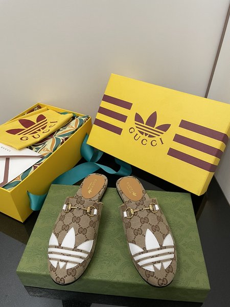 Gucci x Adidas slide Trefoil leather patch