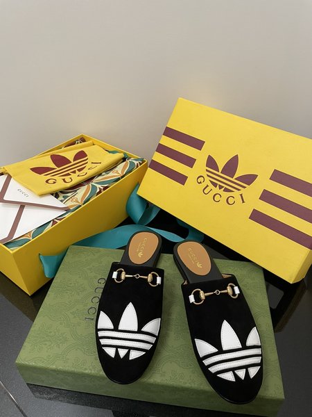 Gucci x Adidas slide Trefoil leather patch