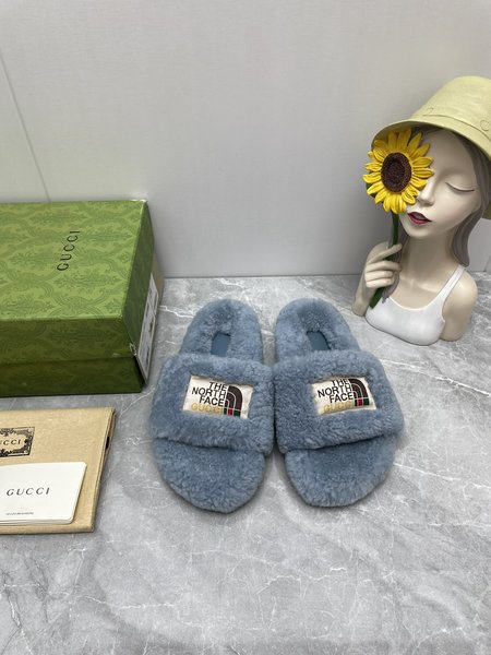 Gucci x The North Face joint fur slippers