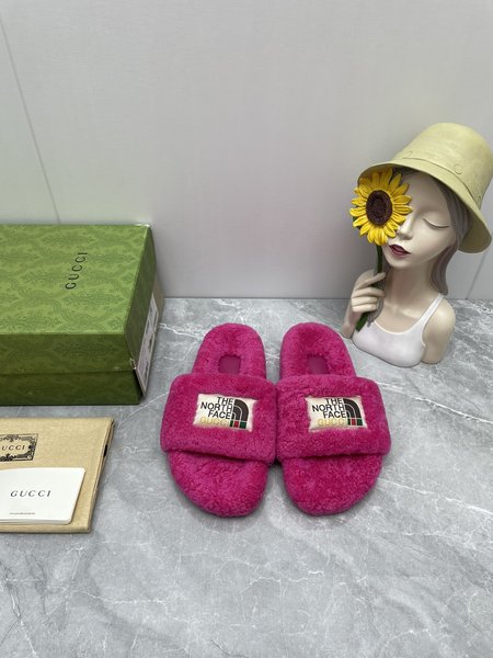 Gucci x The North Face joint fur slippers