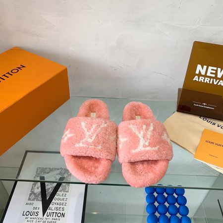 Louis Vuitton slippers