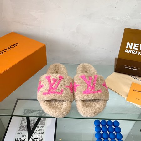 Louis Vuitton slippers