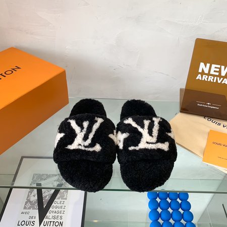 Louis Vuitton slippers