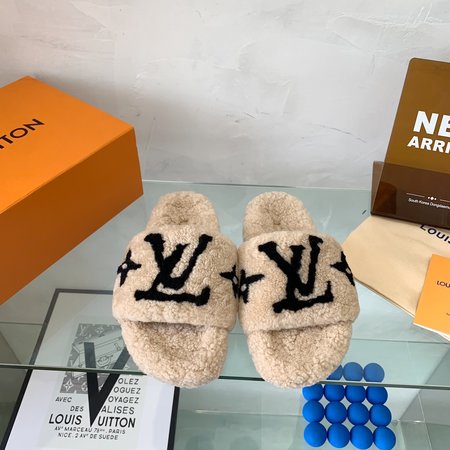 Louis Vuitton slippers