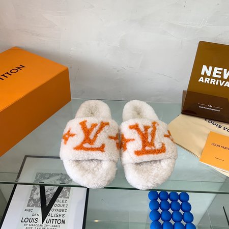 Louis Vuitton slippers