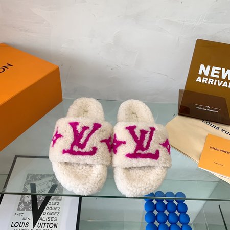 Louis Vuitton slippers