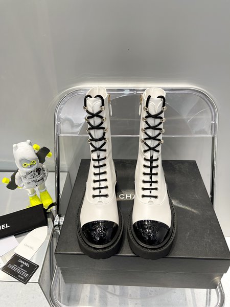 Chanel Platform boots with calfskin and patent leather