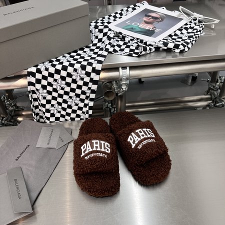 Balenciaga teddy fur slippers