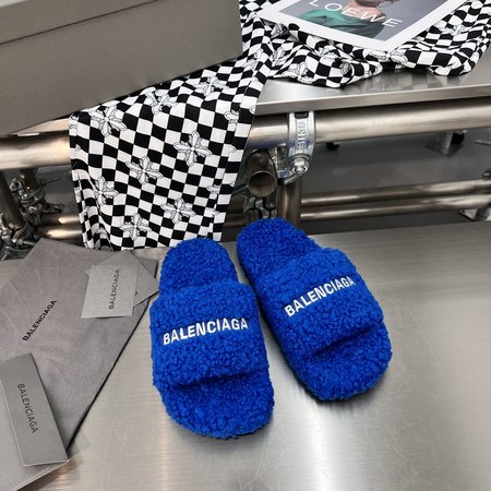 Balenciaga teddy fur slippers