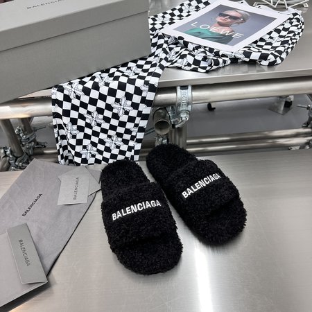 Balenciaga teddy fur slippers