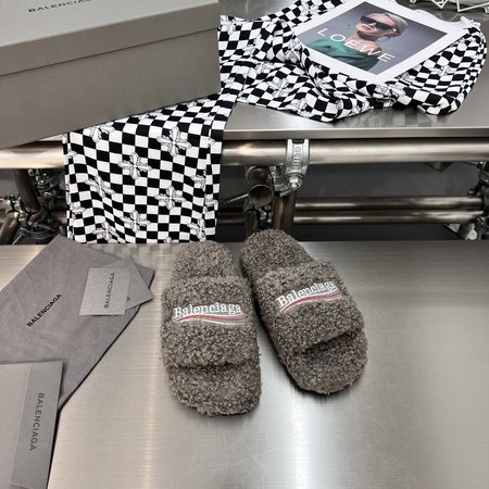 Balenciaga teddy fur slippers