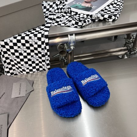 Balenciaga teddy fur slippers