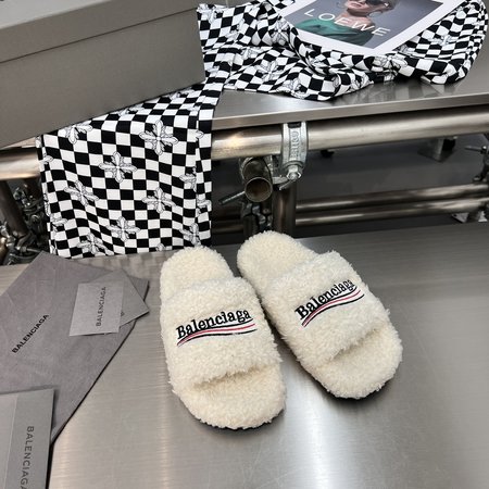 Balenciaga teddy fur slippers