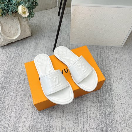 Louis Vuitton Flat slippers in soft lambskin