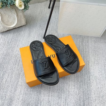 Louis Vuitton Flat slippers in soft lambskin