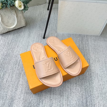 Louis Vuitton Flat slippers in soft lambskin