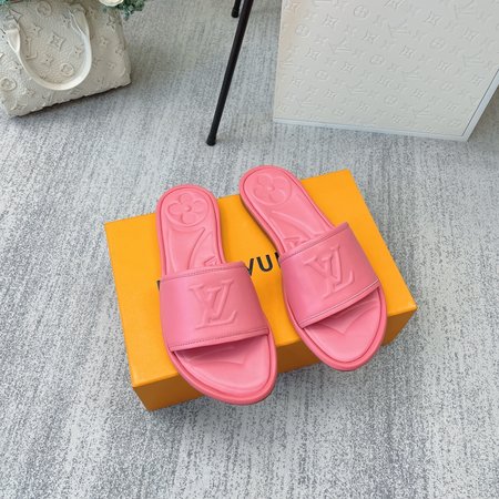 Louis Vuitton Flat slippers in soft lambskin