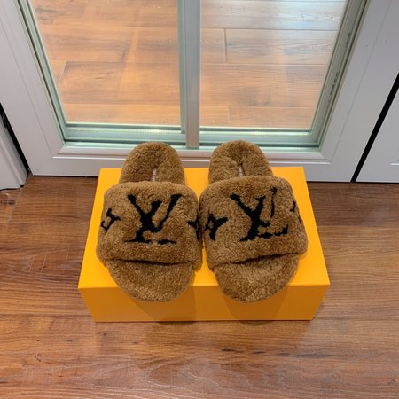 Louis Vuitton wool slippers