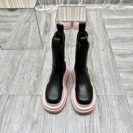 Bottega Veneta Colorful Wave Sole Chelsea Boots