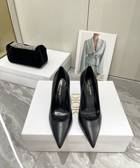 YSL Logo pumps in calfskin and patent leather