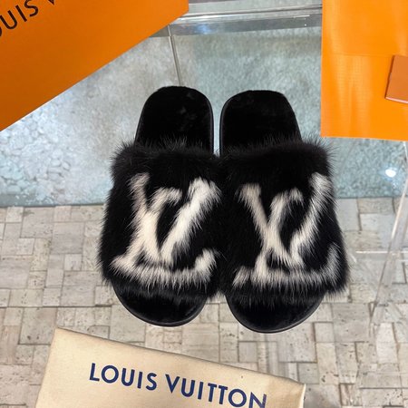 Louis Vuitton furry slippers all wool