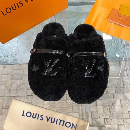 Louis Vuitton furry slippers all wool