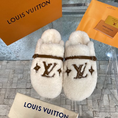 Louis Vuitton furry slippers all wool