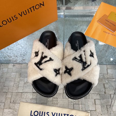 Louis Vuitton furry slippers all wool