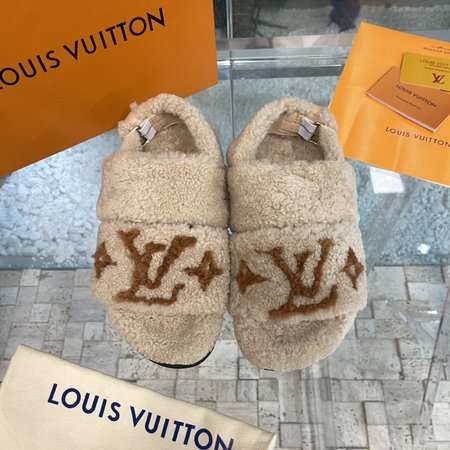 Louis Vuitton furry slippers all wool