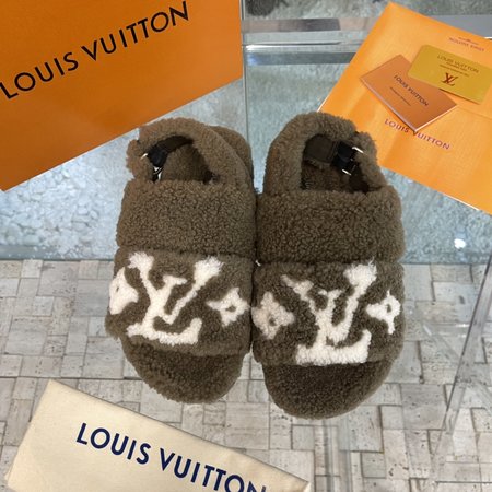 Louis Vuitton furry slippers all wool