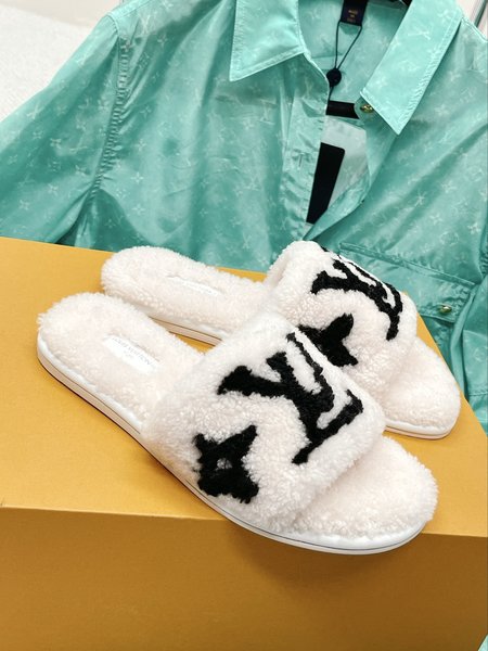 Louis Vuitton New furry slippers series lamb wool